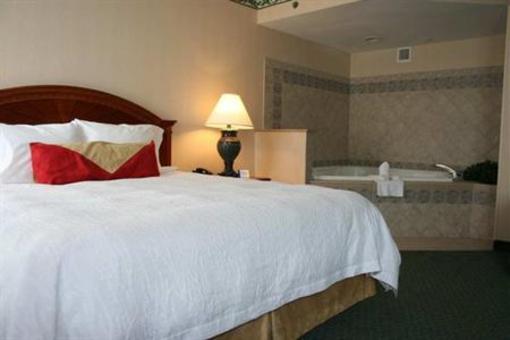фото отеля Hilton Garden Inn Virginia Beach Town Center