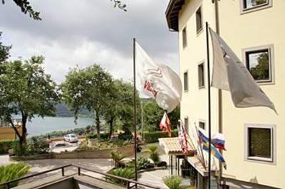 фото отеля Grand Hotel Villa Dei Papi