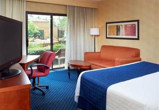 фото отеля Courtyard by Marriott Columbus Worthington