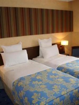 фото отеля Kyriad Prestige Paris Ouest Boulogne