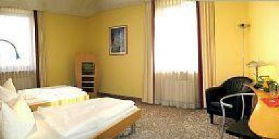 фото отеля Mainstreet Hotel