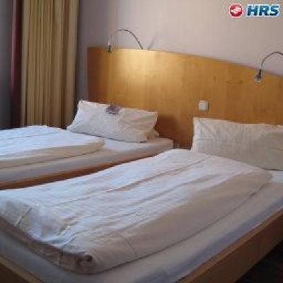 фото отеля Mainstreet Hotel