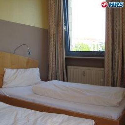 фото отеля Mainstreet Hotel