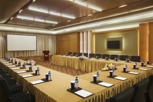 фото отеля Crowne Plaza Yantai Seaview