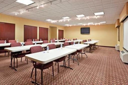фото отеля Holiday Inn Express Hotel & Suites Farmington Hills