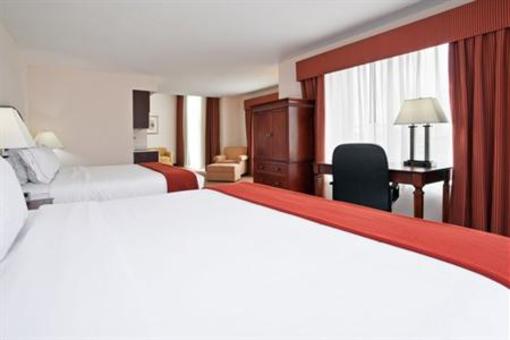 фото отеля Holiday Inn Express Hotel & Suites Farmington Hills