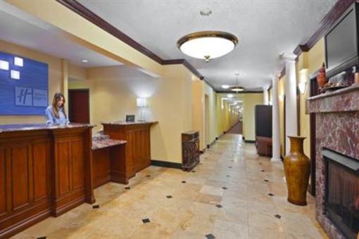 фото отеля Holiday Inn Express Hotel & Suites Farmington Hills