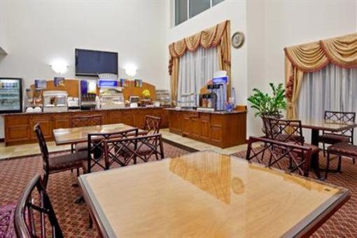 фото отеля Holiday Inn Express Hotel & Suites Farmington Hills