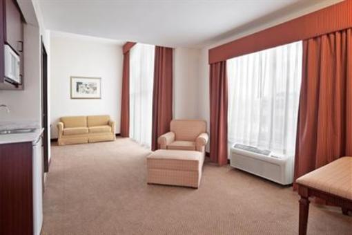 фото отеля Holiday Inn Express Hotel & Suites Farmington Hills