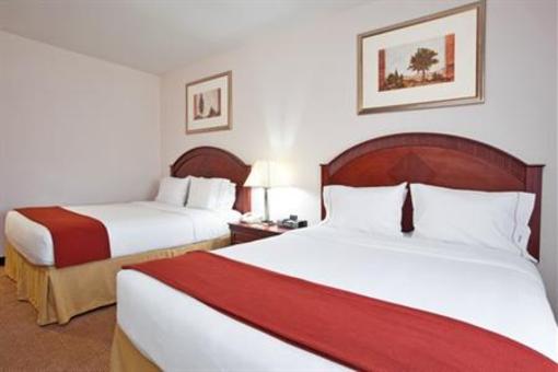 фото отеля Holiday Inn Express Hotel & Suites Farmington Hills