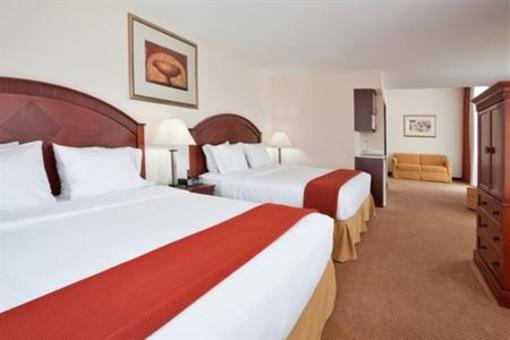 фото отеля Holiday Inn Express Hotel & Suites Farmington Hills
