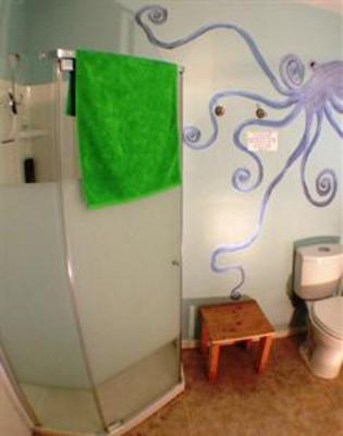 фото отеля Tofino Travellers Guesthouse