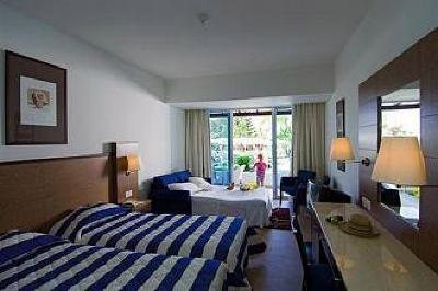 фото отеля Mediterranean Beach Hotel