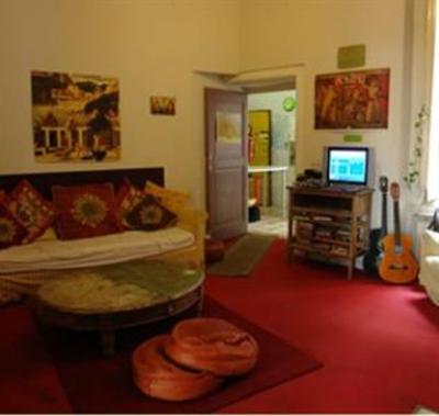 фото отеля 6 Small Rooms
