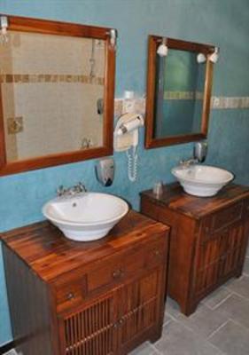 фото отеля Chateau De Fontager Serves-sur-Rhone
