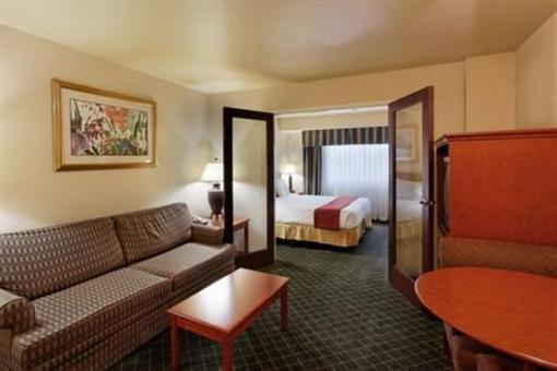 фото отеля Holiday Inn Express Hotel & Suites Everett