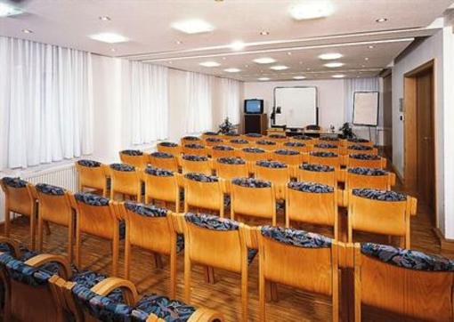 фото отеля Hotel Restaurant Zum Lamm Gundelsheim