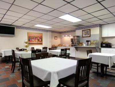 фото отеля Howard Johnson Express Inn Binghamton Vestal
