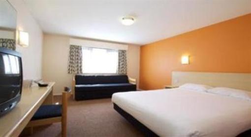 фото отеля Travelodge Northampton Upton Way
