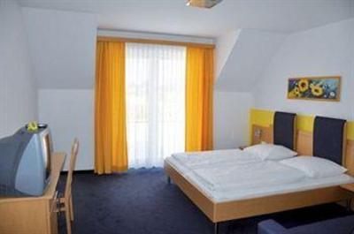 фото отеля Sonnenhof Hotel Garni Lutzmannsburg