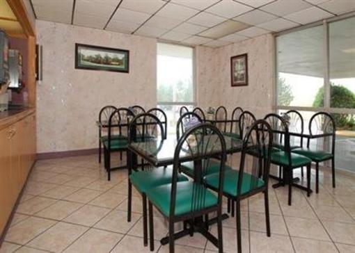 фото отеля Econo Lodge Airport Tulsa