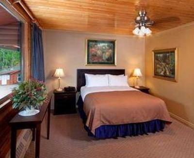 фото отеля Overlander Mountain Lodge Jasper