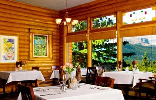 фото отеля Overlander Mountain Lodge Jasper