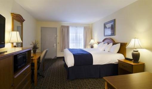 фото отеля BEST WESTERN War Bonnet Inn