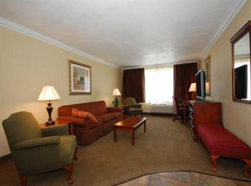 фото отеля BEST WESTERN War Bonnet Inn