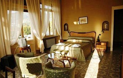 фото отеля Villa Moorings Hotel