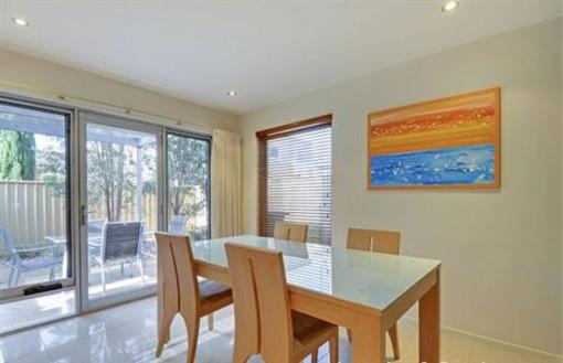 фото отеля Traralgon Serviced Apartments