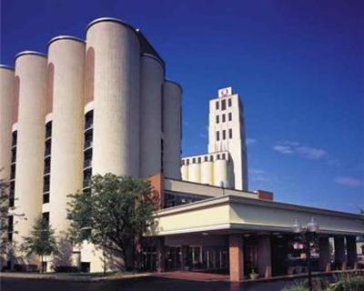 фото отеля Quaker Square Inn at The University of Akron