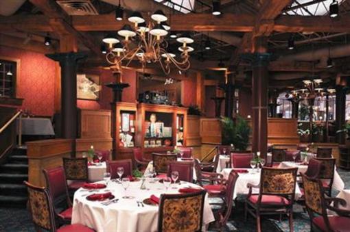 фото отеля Quaker Square Inn at The University of Akron