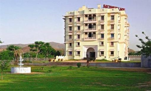 фото отеля Hotel Satyam Palace