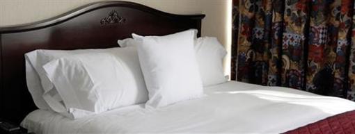 фото отеля West Port Hotel