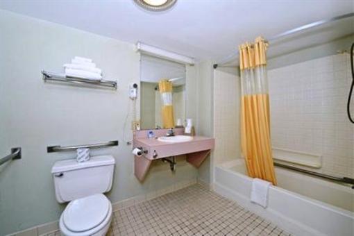 фото отеля Americas Best Value Inn Saint Ignace