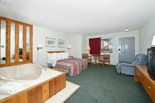 фото отеля Americas Best Value Inn Saint Ignace