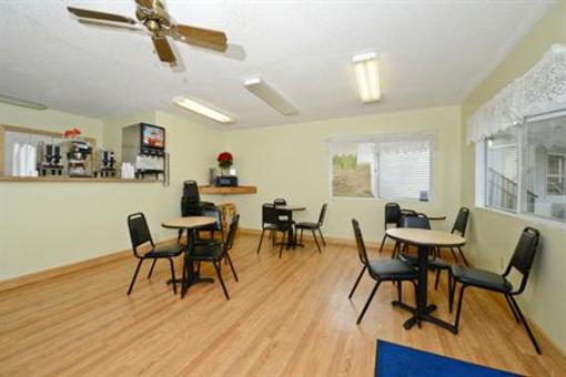 фото отеля Americas Best Value Inn Saint Ignace