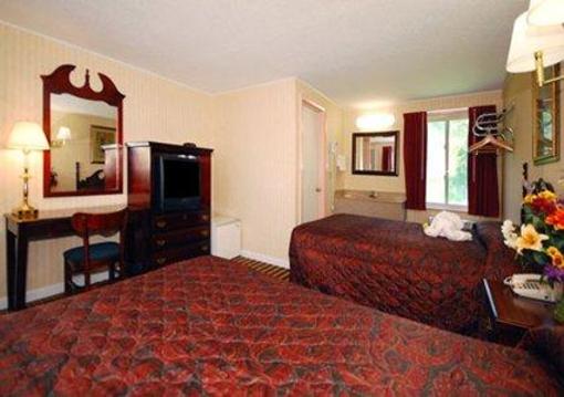 фото отеля Econo Lodge West Yarmouth