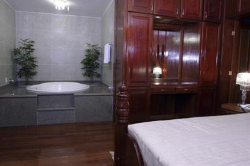 фото отеля Hotel Du Lac Macae