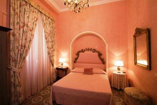 фото отеля La Terrazza Medioevale Hotel Viterbo