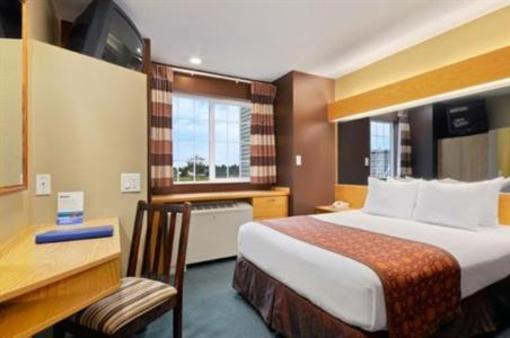 фото отеля GuestHouse Inn & Suites Seaside