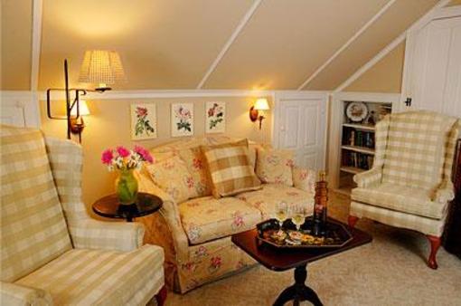 фото отеля Captain's House Inn