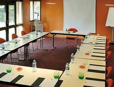 фото отеля Ibis Salon de Provence