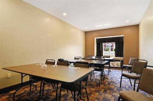 фото отеля Microtel Inn & Suites Macon