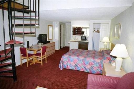 фото отеля Admiralty Inn and Suites East Falmouth