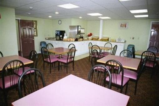 фото отеля Admiralty Inn and Suites East Falmouth