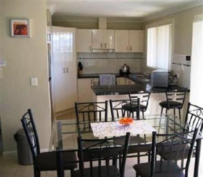 фото отеля Colonial Court Villas Serviced Apartments