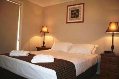фото отеля Colonial Court Villas Serviced Apartments