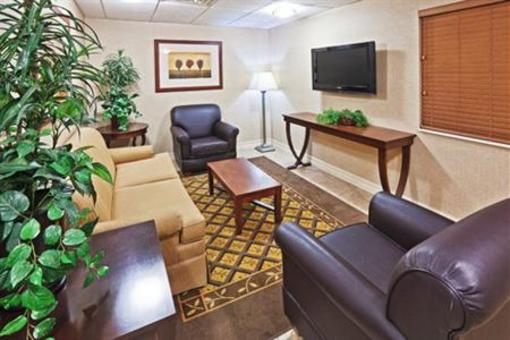 фото отеля Candlewood Suites Owasso